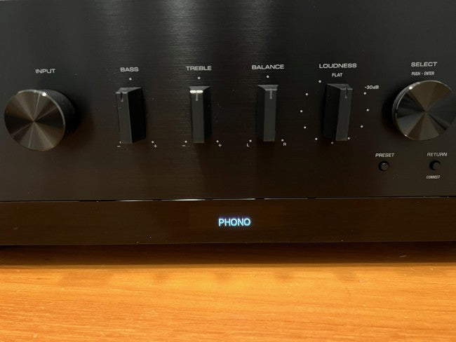 Yamaha RN800A stereo receiver with streaming