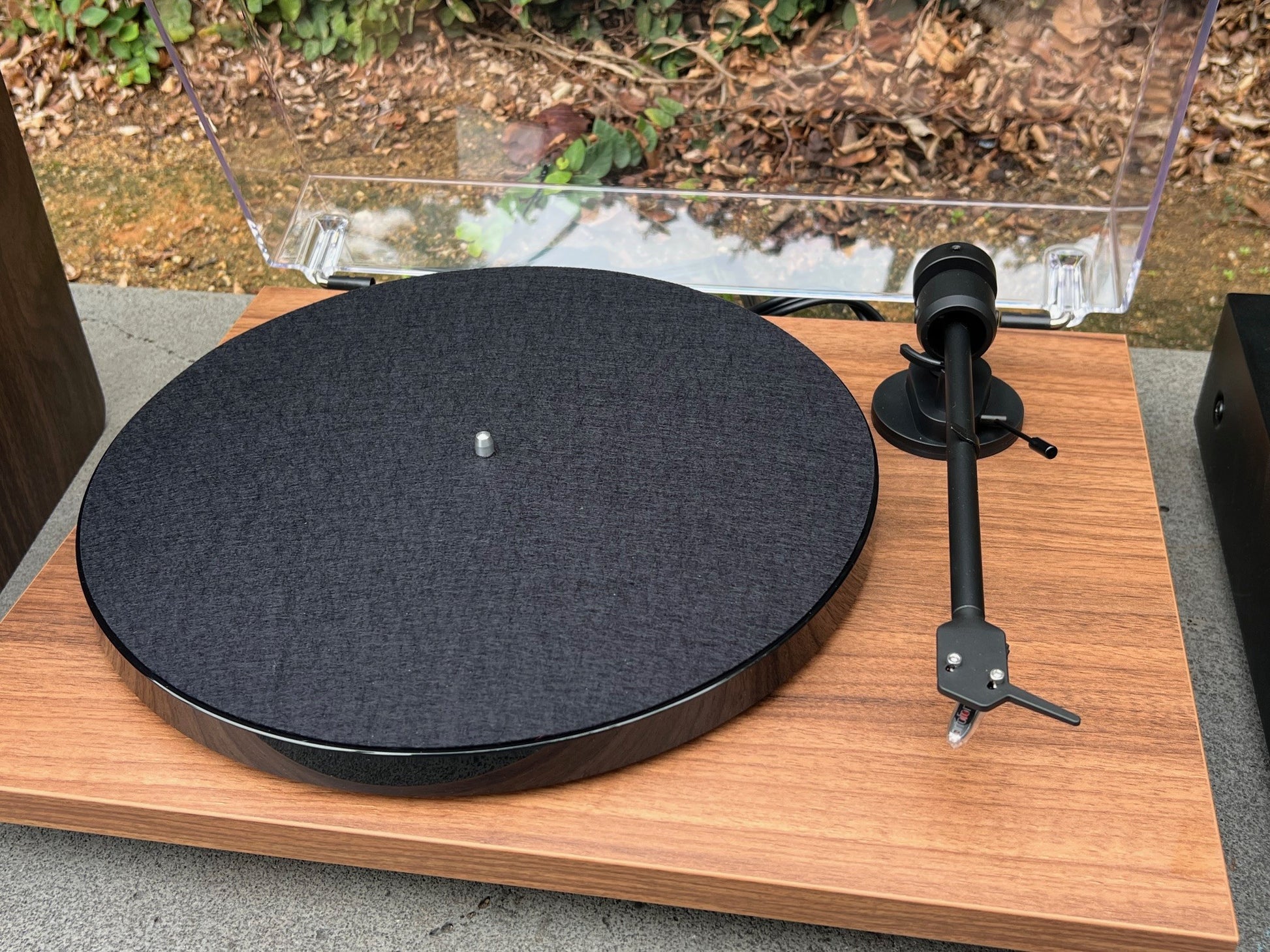 Sensible low rumble belt drive turntable.