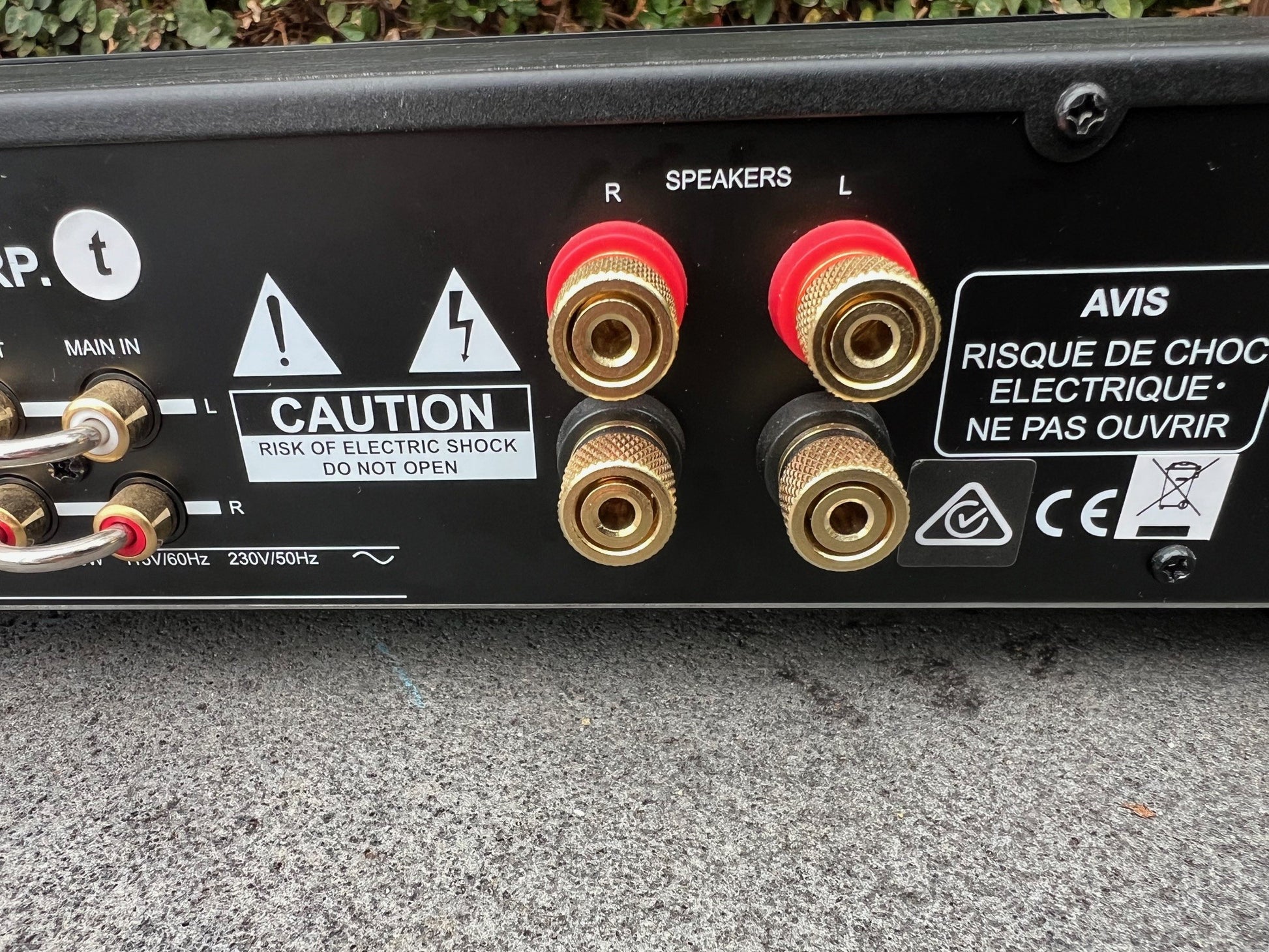 Outstanding quality of the speaker wire terminals on the amplifier