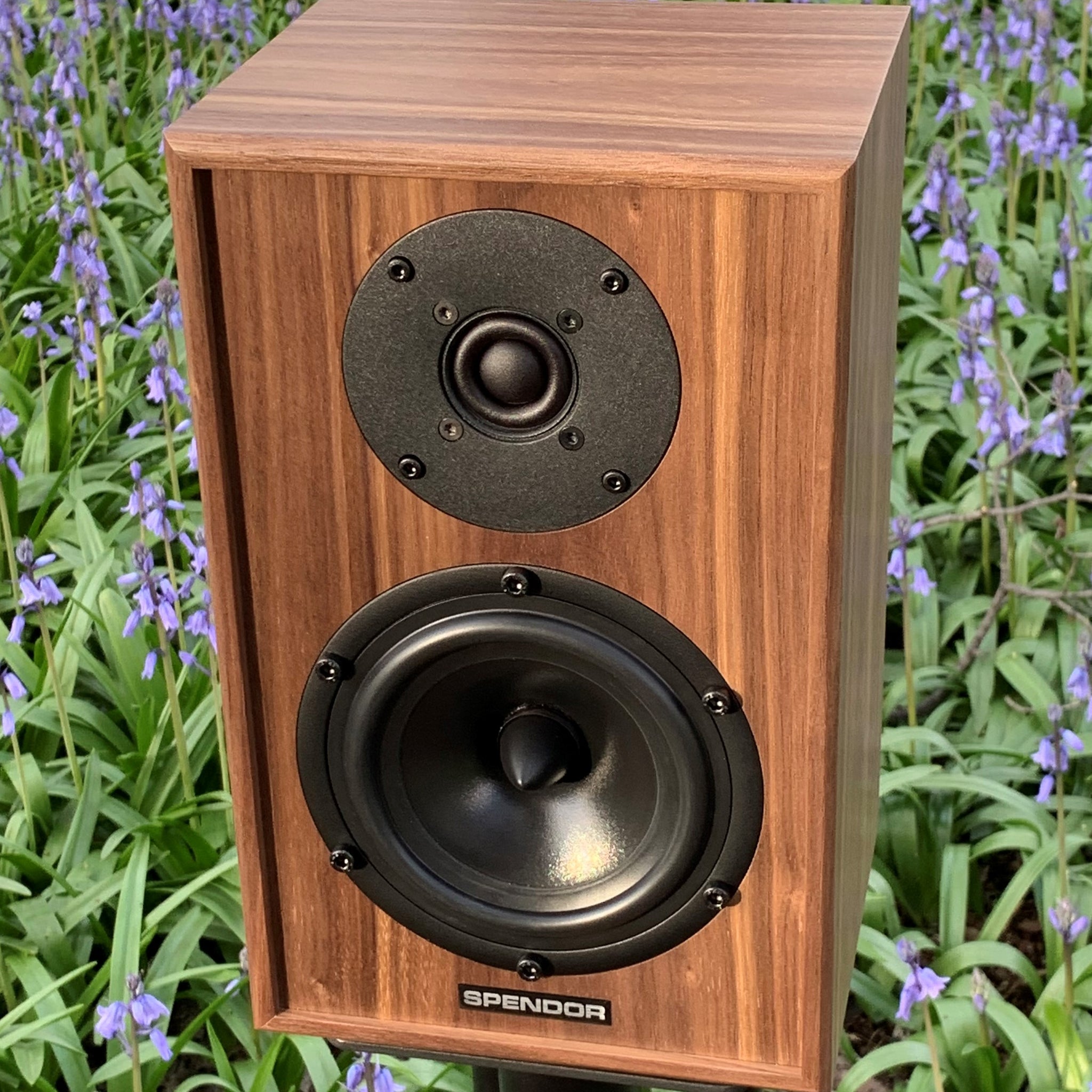 Spendor Classic 4/5 ... English purity in bookshelf micro speakers.