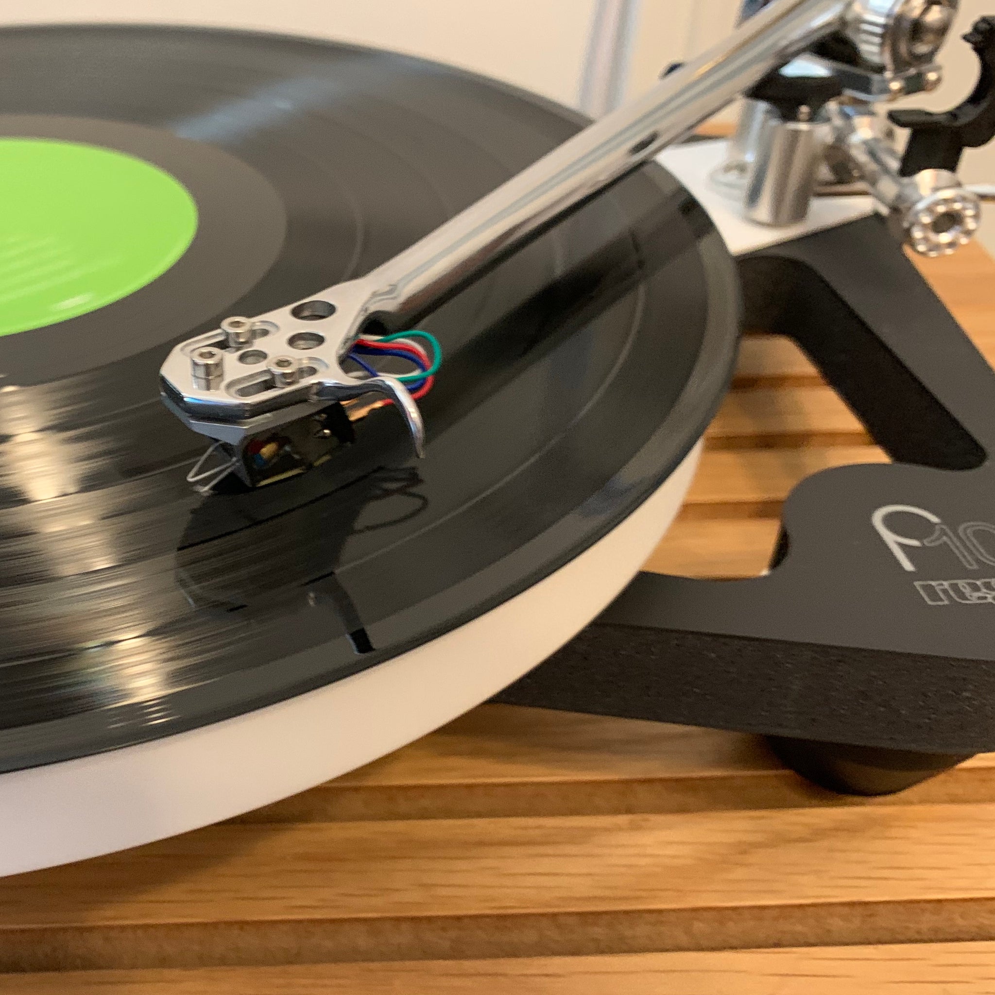 Rega Planar 10 Turntable