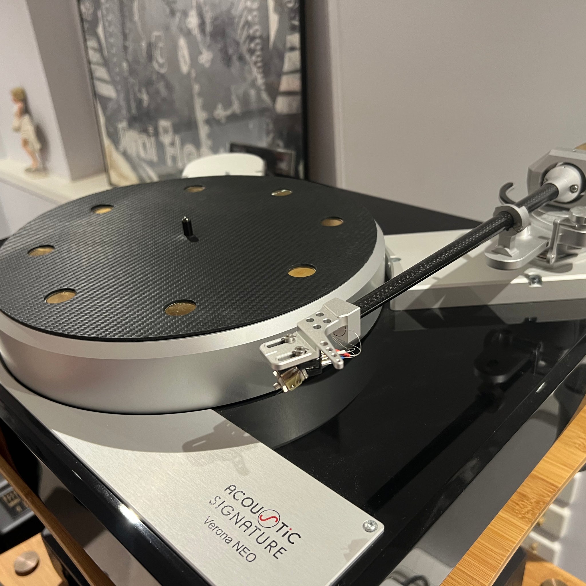 Acoustic Signature Verona Neo Turntable ... Force and Elegance