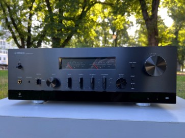 Yamaha RN2000A Streaming Receiver ... heavy cruiser stereo tuner amp