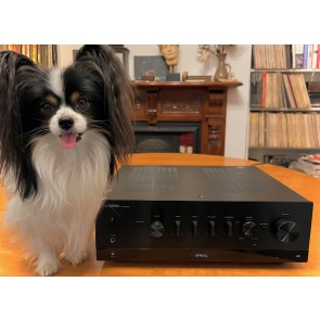 Yamaha RN800A stereo receiver with streaming 